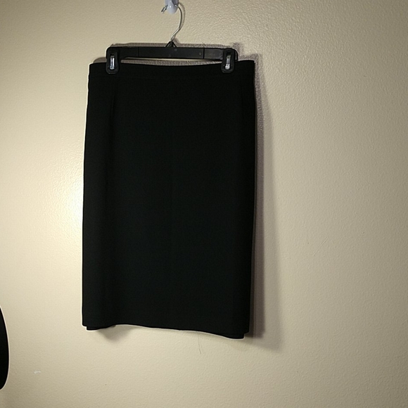 Peter Nygard Dresses & Skirts - Nygard Collection  Women's Skirt Black sz.18